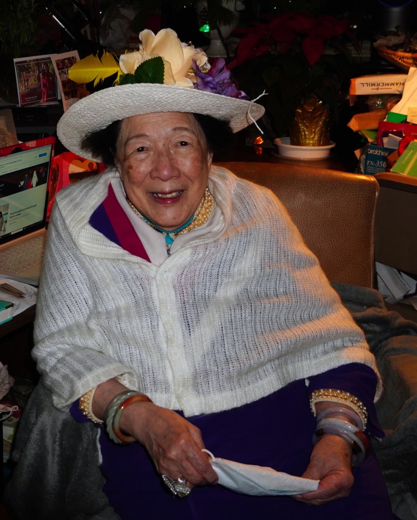 Faye Leung hat home office Chinese Canacdaian